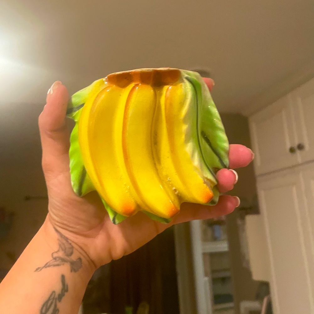 Glass vintage bananas wall decor